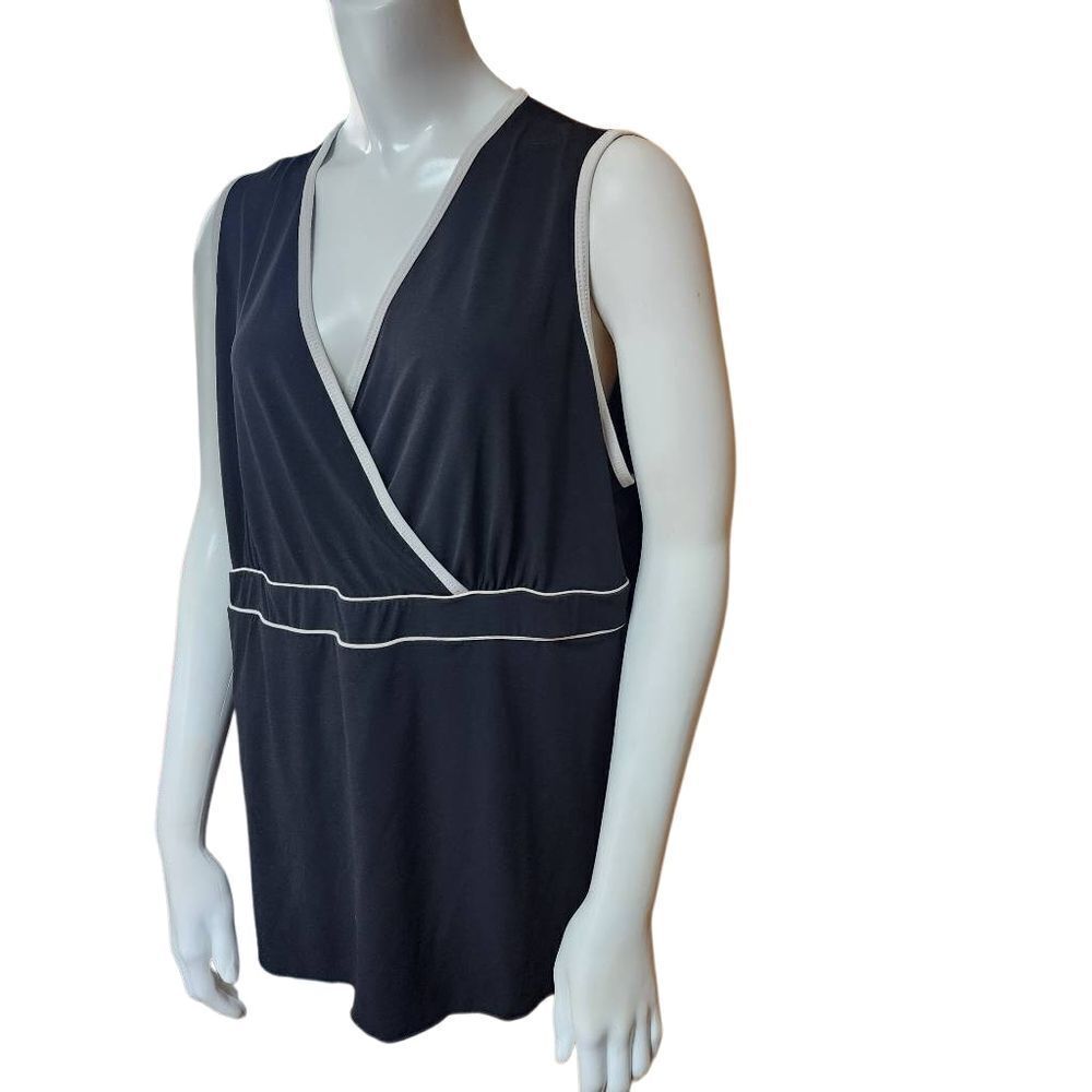 Fashion But Black & White Sleeveless Top (18/20)